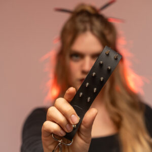 Flap paddle met studs